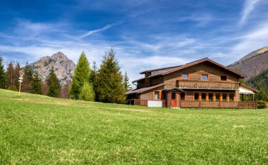 Vratna, Slovakya - 28 Nisan: Yazlık Grun Mala fatra Ulusal Park üzerinde 28 Nisan 2018 yılında Vratna