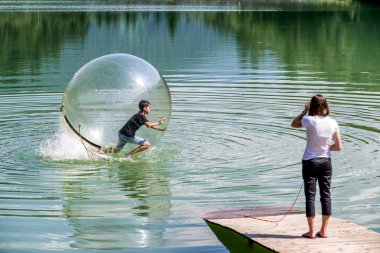Aquazorbing. Su zorbing su. Hrabovo, Ruzomberok