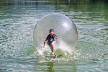 Aquazorbing. Su zorbing su. Hrabovo, Ruzomberok