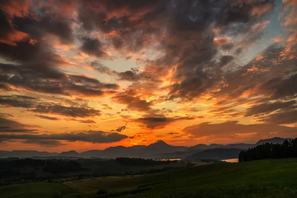 Vackra Färgglada Solnedgången Bergslandskap Hill Choc Regionen Liptov Slovakien — Stockfoto