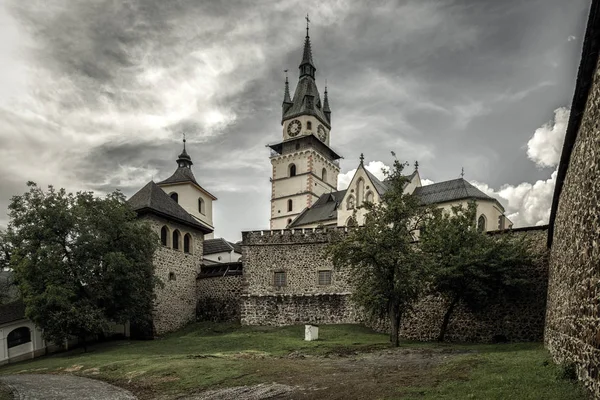 Iglesia Castillo Ciudad Kremnica Eslovaquia —  Fotos de Stock