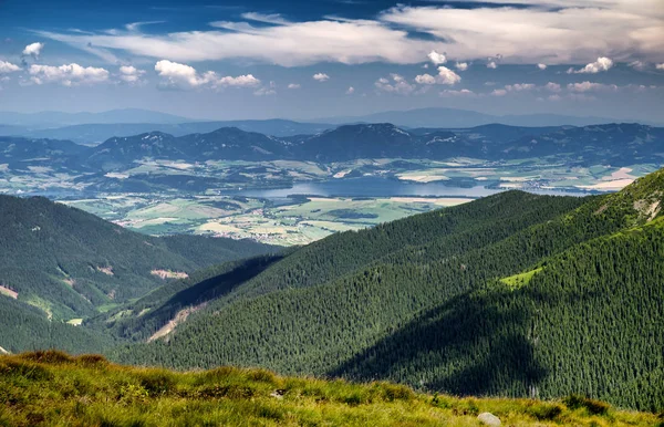 Paisagem Montanha Bonita Lago Liptovska Mara Montanhas Tatras Baixas Eslováquia — Fotografia de Stock