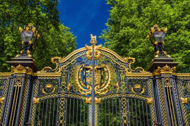 Altın süs kapısı yeşil park, Londra, İngiltere