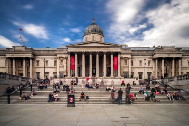 London, Büyük Britanya - Mayıs 14: 14 Mayıs 2018 Trafalgar meydanında Londra'da at Ulusal Galeri