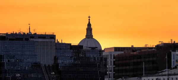 Oranžové Slunce Nebe Londýně Střecha Katedrály Svatého Pavla — Stock fotografie