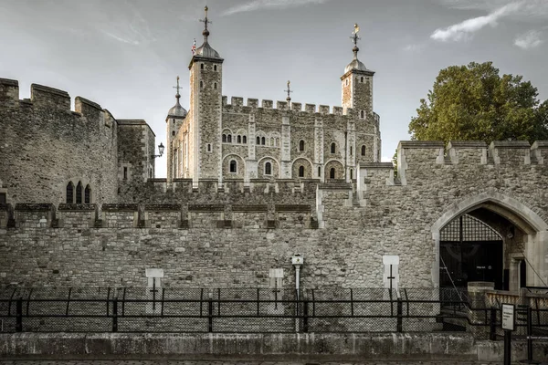 Londra - akşam ışığı tarihi kalede