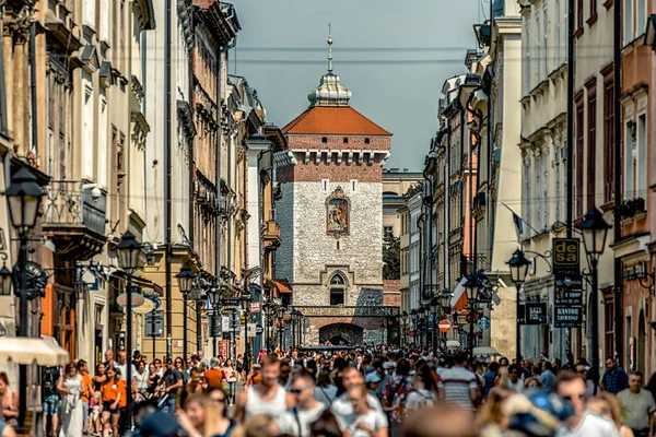 Krakow Poland August Overcrowded City Florians Gate Background August 2018 — Stock Photo, Image