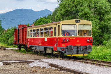 Ruzomberok, Slovakya - Haziran 9: Korytnicka 9 Haziran 2018 yılında Ruzomberok şehir merkezinde çağrıda eski tren