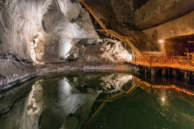 Wieliczka, Polonya - 20 Şubat: Yansıması gölde Wieliczka Tuz madeni üzerinde 20 Şubat 2018, Wieliczka