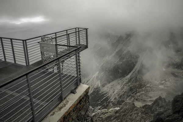 Lomnicky Stit, Slovakya - Septebmber 23: Tepe Lomnicky stit üzerinde 23 Eylül 2018 yılında Lomnicky stit Yüksek Tatras dağlarda boş uyanık