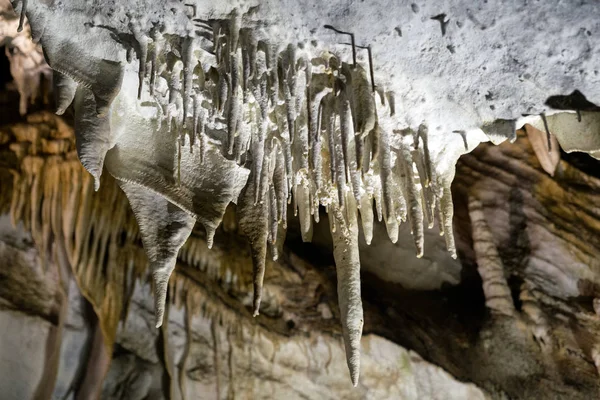 Pequenas Estalactites Caverna — Fotografia de Stock