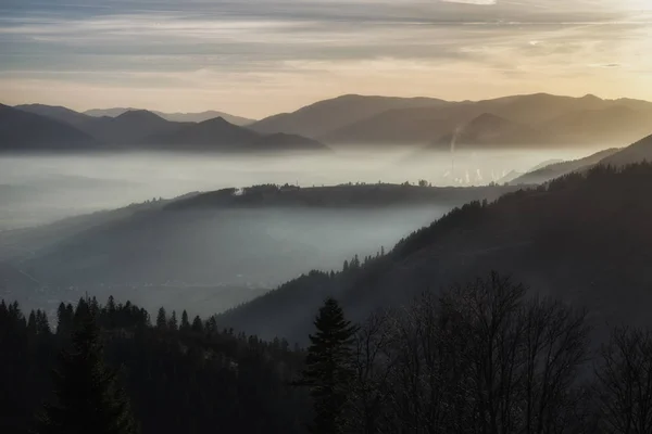 Dimmigt Landskap Och Färgglada Himmel Rwegion Liptov Slovakien — Stockfoto