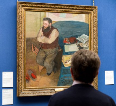 Edinburgh, İskoçya - 19 Mayıs: Edgar Degas İskoç Ulusal Galeri resim üzerinde 19 Mayıs 2019 Edinburgh bakıyorsun adam