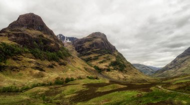 Glen Coe, İskoçya'da üç kız kardeş dağlar. İskoç dağ manzarası
