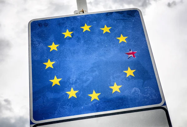 Brexit Kavramı Avrupa Birliği Nin Çöküşünden Mavi Zemin Üzerine Sarı — Stok fotoğraf
