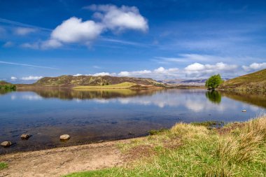İskoçya Highlands küçük gölde. Manzara, İskoçya