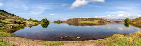 Liten Sjö Skotska Högländerna Panoramautsikt Över Landskapet Skottland — Stockfoto