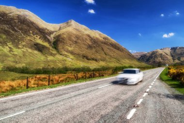 CA Glen Shiel - İskoç doğa de yol. İskoçya