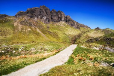 İskoçya 'daki Skye Adası' ndaki Storr 'un İhtiyar Adamı. Güzel İskoç manzarası
