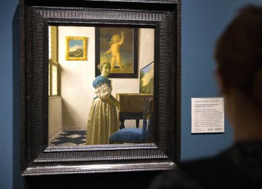 Johannes Vermeer resim Ulusal safra içinde bakarak ziyaretçi