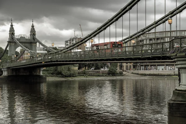 Most i rzeka Thames Hammersmith, Londyn — Zdjęcie stockowe