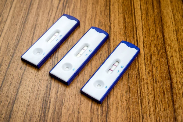 Postęp testu ciążowego — Zdjęcie stockowe