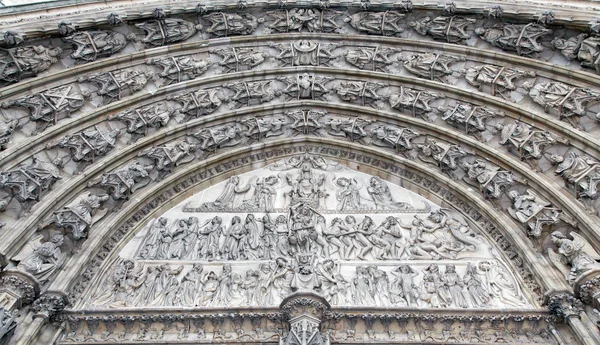 Gothic tympanum at cathedral in Antwerp — Stock Photo, Image