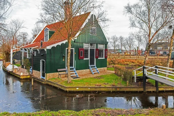 Зеленые домики в музее Zaanse Schans — стоковое фото