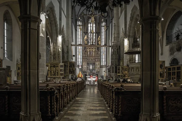 Месса в католическом храме, Бардейов - Словакия — стоковое фото
