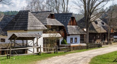 Slovakça köyünün Musem bölgesinde eski kırsal evler