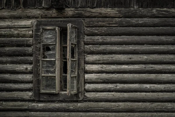 Старое окно с паутиной — стоковое фото