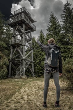 Kadın ve Gözcü Tepede Sunava, Slovakya