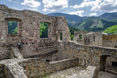 Strecno Kalesi, Slovakya