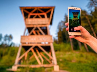 Akıllı telefonun gözcüve ekranı