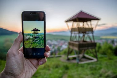 Akıllı telefonun gözcüve ekranı