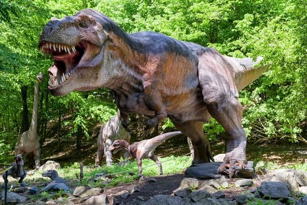 Dinopark'ta dinosarlar — Stok fotoğraf