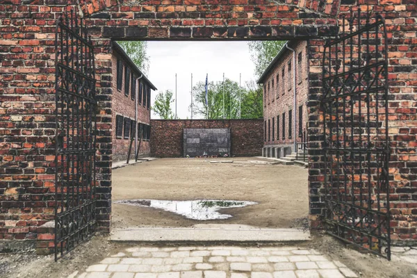 O muro de morte no campo de concentração em Auschwitz, Polónia — Fotografia de Stock