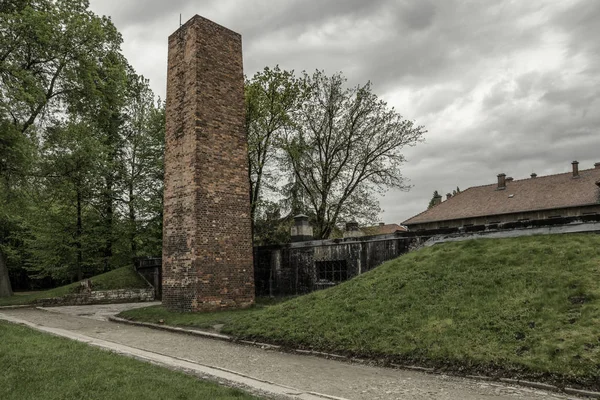 Komin z komory gazowej w obozie koncentracyjnym w Auschwitz I, P — Zdjęcie stockowe