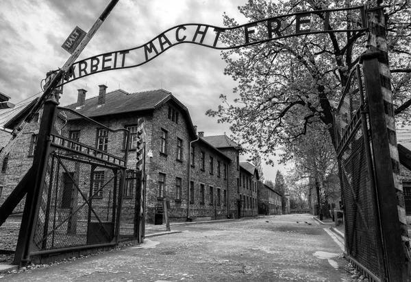 Arbeit macht frei - концентрационный лагерь в Освенциме I, Польша — стоковое фото