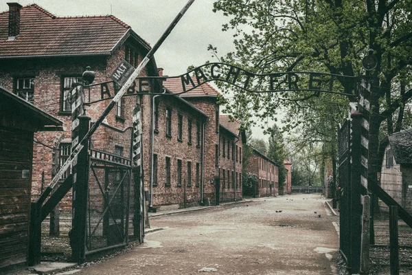 Arbeit macht frei - campo di concentramento ad Auschwitz I, Polonia — Foto Stock