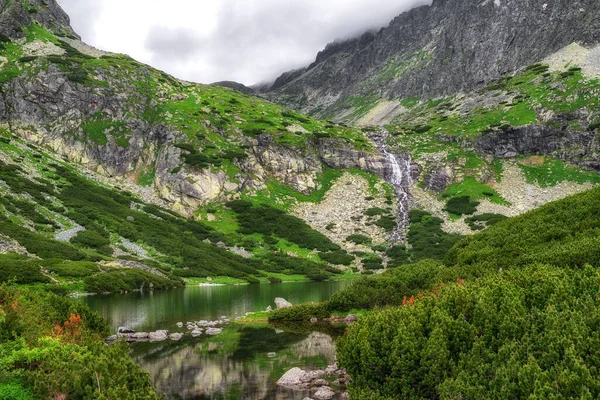 Tarn Velicke Pleso Och Velicky Vattenfall Höga Tatrabergen Slovakien — Stockfoto