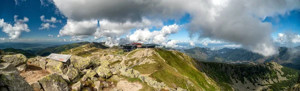 夏天的山水从斯洛伐克低塔特拉山的Chopok山观看 — 图库照片