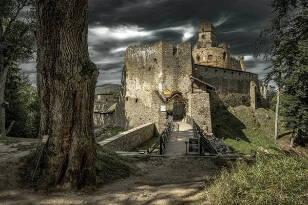 Zborov Eslovaquia Septiembre 2020 Puerta Entrada Las Ruinas Del Castillo —  Fotos de Stock