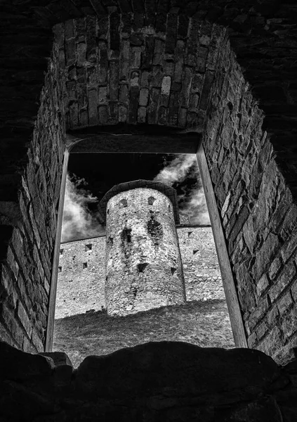 Вежа Замку Зборов Словаччина Вид Середньовічного Вікна Чорно Біле Фото — стокове фото