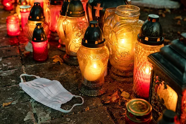 Dia Das Almas Chama Velas Tanternas Máscara Protetora Chão — Fotografia de Stock