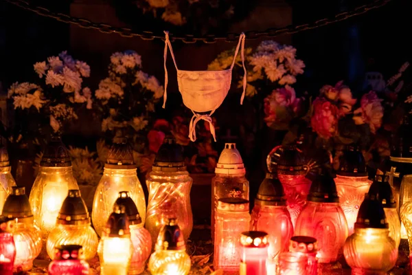 Velas Lanternas Máscara Protetora Memória Coronavírus Covid Dia Todas Almas — Fotografia de Stock