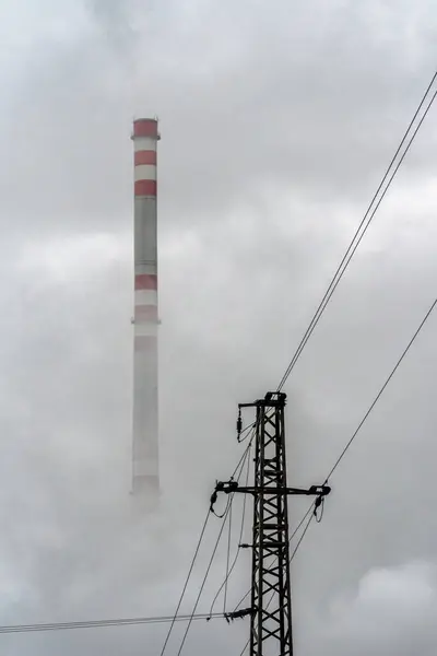 Mástil Alto Voltaje Humo Chimenea Fondo —  Fotos de Stock