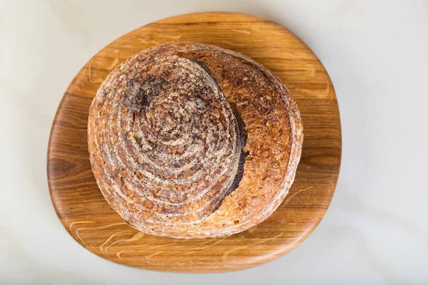 Pão fresco apoiado — Fotografia de Stock