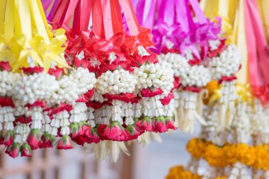 Phuang malai veya Malai çiçek Garland Tay bir formu vardır. Sık sık teklifleri verilen veya şans getirmesi için tuttu.