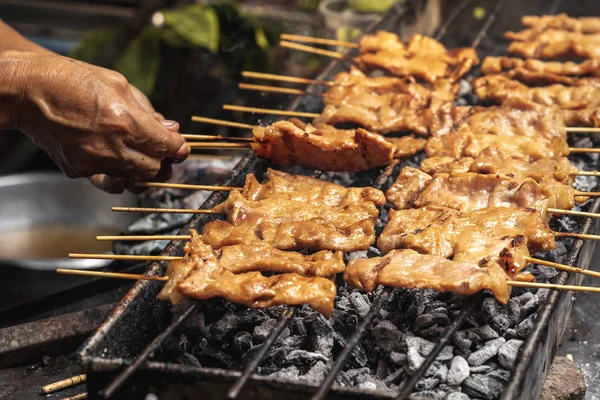 Lezzetli kömür ızgara domuz eti şiş sopa cızırtılı Barbekü ızgara açık, moo ping, Tay street gıda